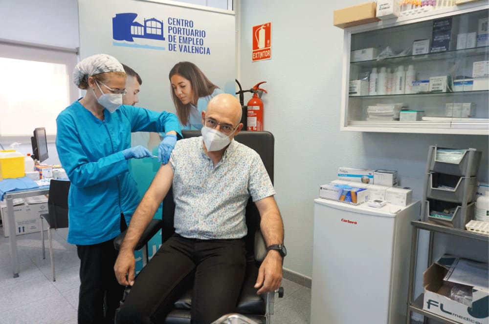 Ayer empezó la vacunación en el centro portuario de empleo de Valencia