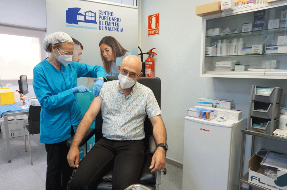 Vaccination began yesterday at the port employment center in Valencia